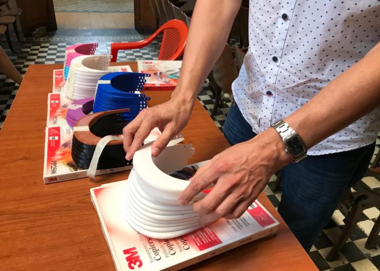 Autoridades de la Facultad de Medicina entregan Insumos Médicos