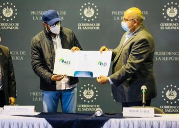 AES dona a MINSAL mil pruebas para la detección de covid-19