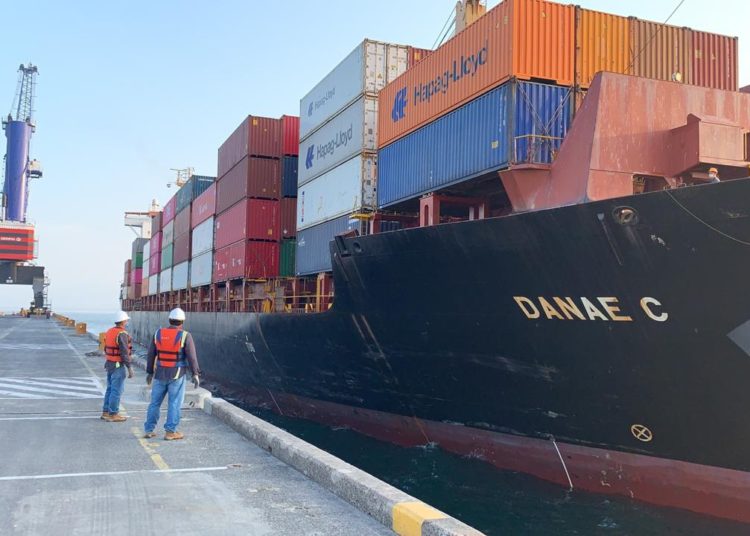 Gobierno recibe tercer buque de alimentos para afectados por la covid-19