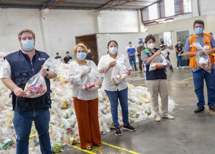 Gobierno entrega cestas solidarias a las alcaldías del país