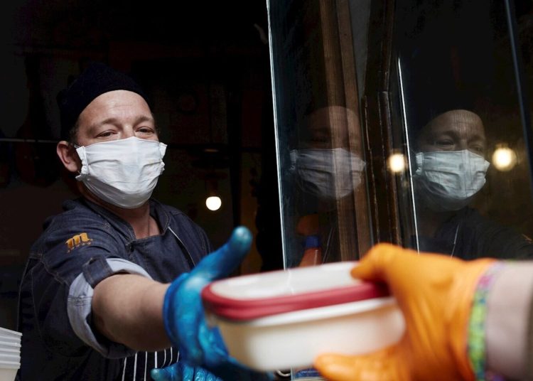 No descartan la transmisión del coronavirus por alimentos y agua