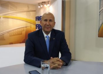 Javier Simán: “Las medidas lanzadas por el presidente son excesivas y violatorias”