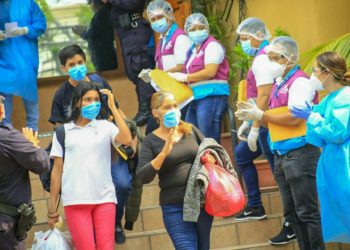 Menores salen de centros de contención al cumplir cuarentena