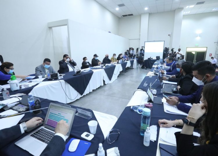 Diputados y representantes del Ejecutivo continúan fuerte debate sobre ley de emergencia, cuarentena y reapertura económica