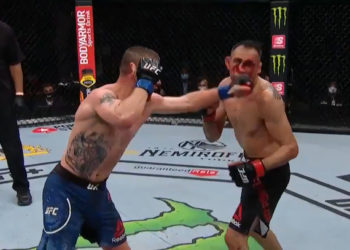 Hospitalizan al luchador de la UFC Tony Ferguson tras su derrota contra Justin Gaethje