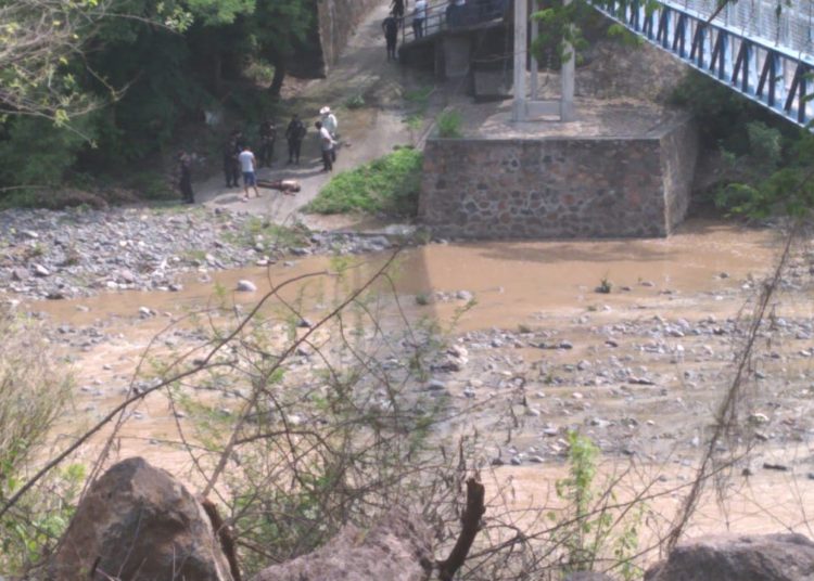 Encuentran cadáver de hondureño en río en La Unión