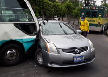 Accidente de tránsito deja dos lesionados en Quezaltepeque