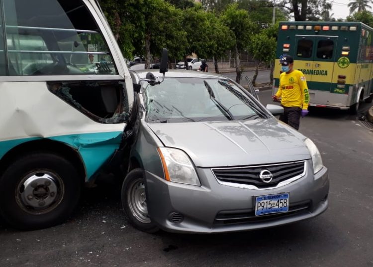 Accidente de tránsito deja dos lesionados en Quezaltepeque