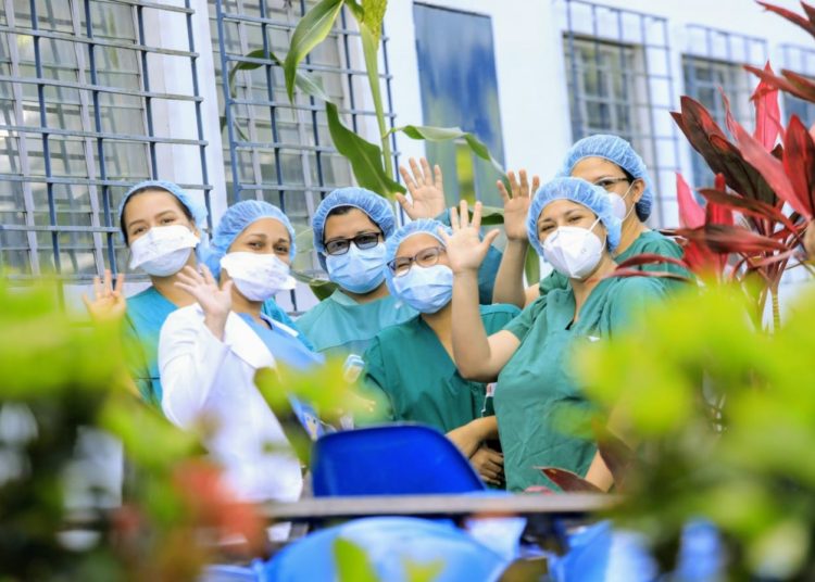 Enfermeras celebran su día en medio de la pandemia del covid-19