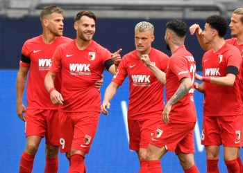 El Augsburgo derrota 3-0 al Schalke 04
