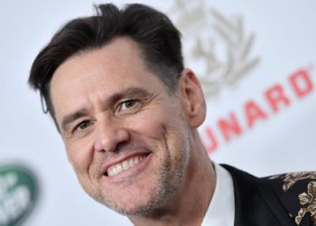 (VIDEO) Jim Carrey genera polémica por “toser en la cara” a Donald Trump