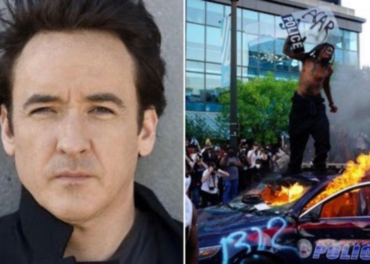 El actor John Cusack fue agredido por la policía durante una protesta por la muerte de George Floyd