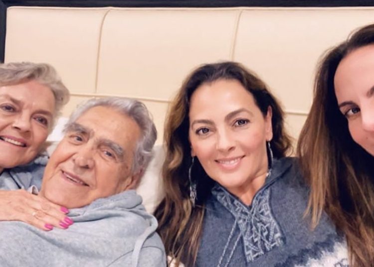 Papás de Kate del Castillo pactan morir juntos si se contagian de coronavirus