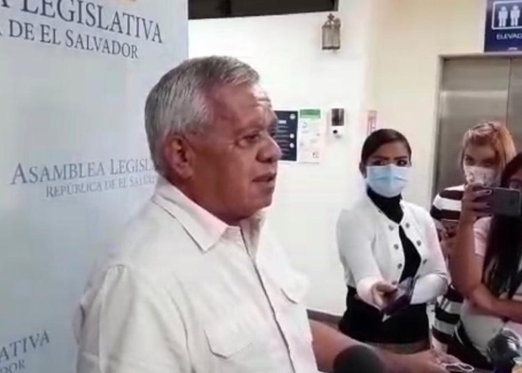 Mauricio Vargas: «Si no hay rendición de cuentas del Ejecutivo, no daremos votos para ampliar Estado de Emergencia»