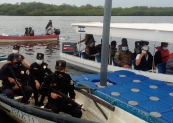 PNC apoya en la entrega de paquetes alimentarios en islas de Usulután