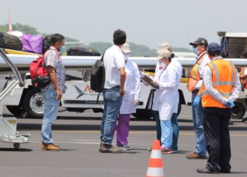 Salvadoreños que se encontraban varados en Jamaica y República Dominicana retornan al país