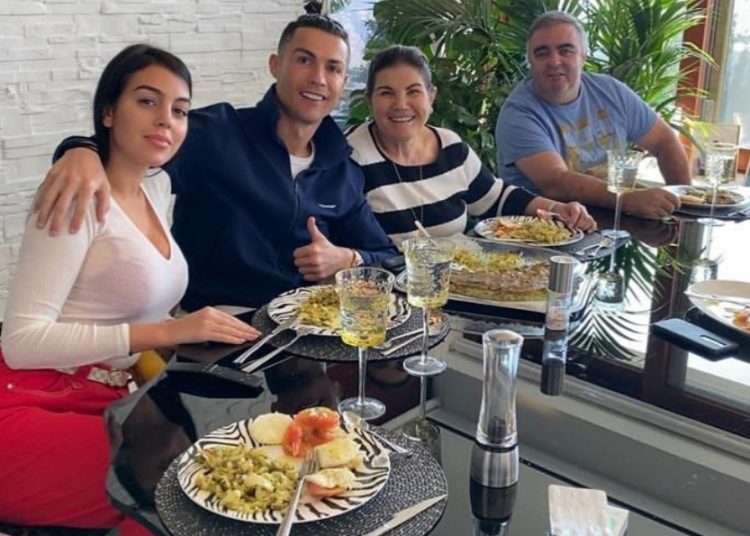 Cristiano Ronaldo le dio a su madre un ostentoso regalo de 100 mil euros