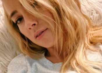 Amber Heard llora la muerte de su madre