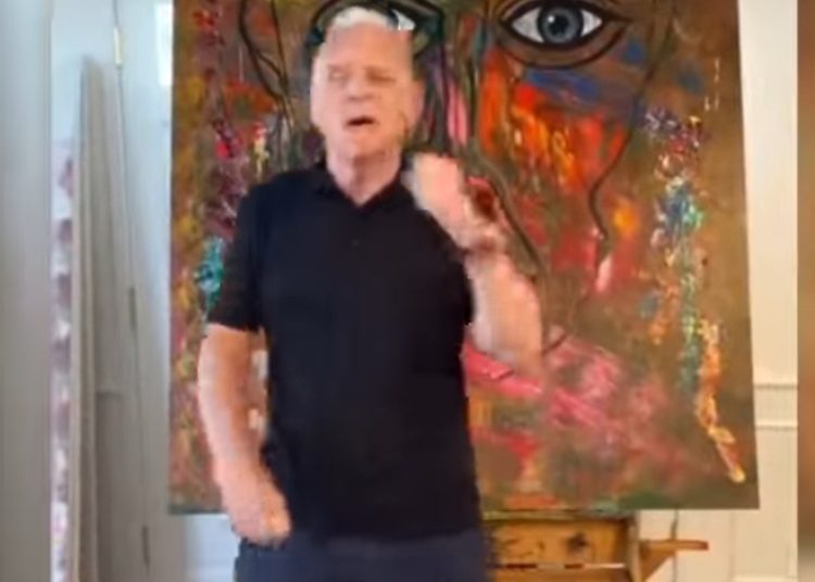 Anthony Hopkins debuta en Tik Tok bailando hip hop y retó a Stallone y Schwarzenegger