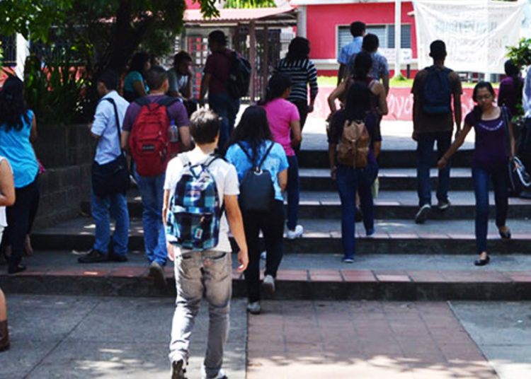 Gestionan exoneración de cuotas para estudiantes de la UES durante periodo de cuarentena