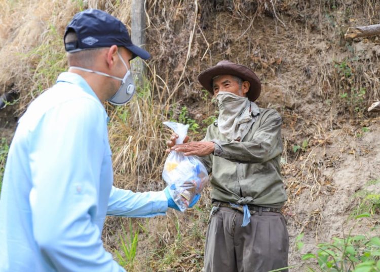 Mayoría de salvadoreños prefieren que fondos de emergencia se entreguen por cantidad de habitantes por municipio