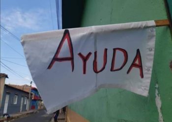 Con banderas blancas familias piden ayuda alimenticia