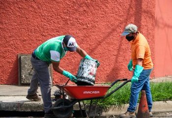 Alcaldía de San Miguel intensifica trabajos de limpieza de tragantes para evitar inundaciones