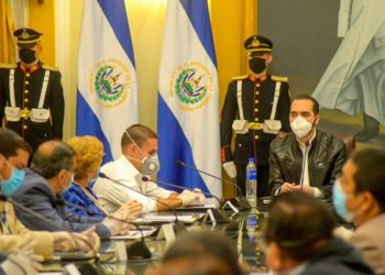 Presidente Bukele se reúne con alcaldes de ARENA y anuncia entregará 3.4 millones de paquetes alimentarios