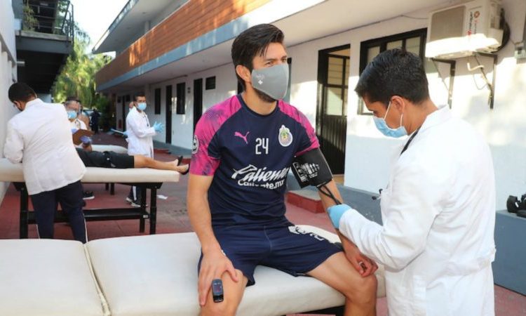Un jugador de Chivas da positivo a coronavirus
