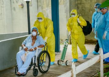 Dan de alta a dos pacientes que estaban en estado crítico por covid-19 en el Hospital San Rafael