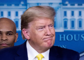 Un asistente de Donald Trump dio positivo por covid-19