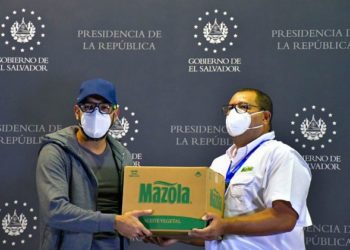 Gobierno recibe donativo de aceite de cocina y productos de limpieza para familias afectadas por el covid-19