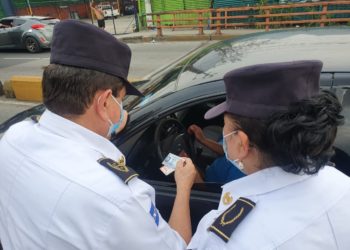 Nuevo decreto ejecutivo: PNC, FAES y Salud no deben presentar DUI en supermercados, farmacias y banca