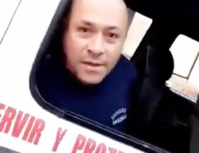 (VÍDEO) Capturan a inspector de la PNC por conducir borracho y agredir verbalmente a una mujer policía