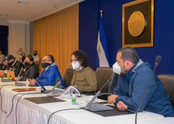 Gobierno autoriza a ferreterías y farmacias vender sus productos al público sin restricción del DUI