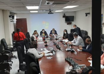 Emiten dictamen para superar veto presidencial a ley que obligaba dar pensiones al personal de salud