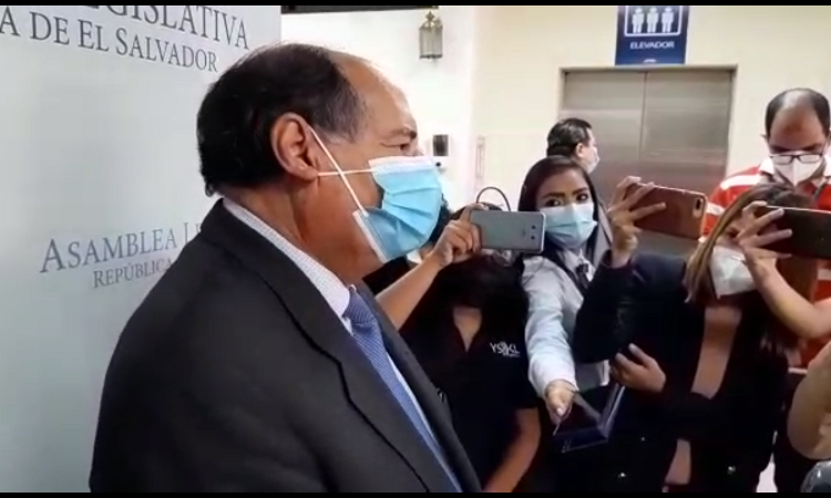 (VIDEO) Francisco Beltrand Galindo: «Si le quitan el fuero a Norman Quijano, lo dejan sin el sustento de su familia»