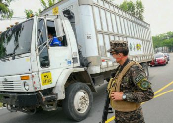 Retienen a 58 salvadoreños por violar cuarentena domiciliar