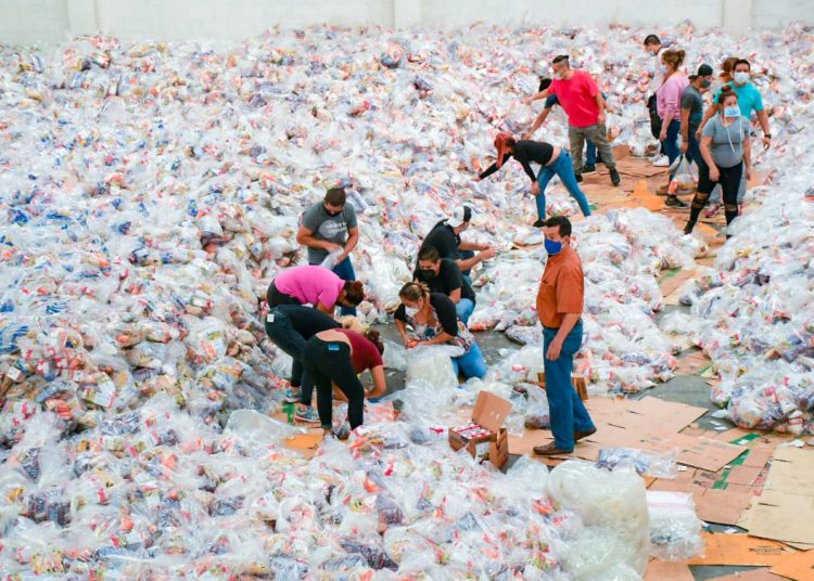 Presidenta de COMURES, Milagro Navas, recibe 20 mil «cestas solidarias» para beneficiar a comunidades