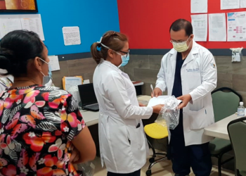 Clínica Comunal Antiguo Cuscatlán apoya a centros de contención para la entrega de medicamentos