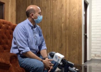 Javier Simán denuncia cierre arbitrario de maquila que confeccionaba mascarillas y gabachas médicas