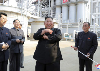 Kim Jong-un reaparece tras rumores sobre su salud