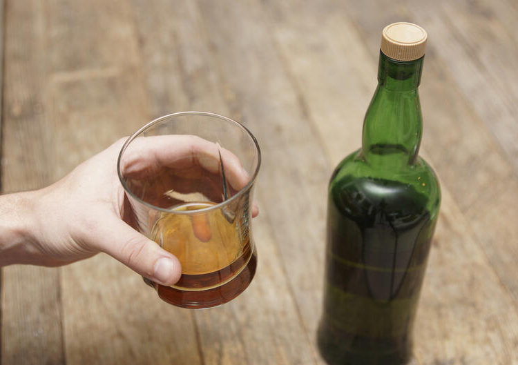 En la India lanzan un sitio web de fichas para comprar licor y colapsa en los primeros minutos