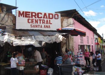 Controlan conato de incendio en mercado de Santa Ana