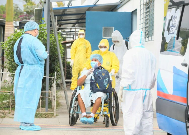 Dos pacientes se recuperan de covid-19 en hospital San Rafael, de Santa Tecla