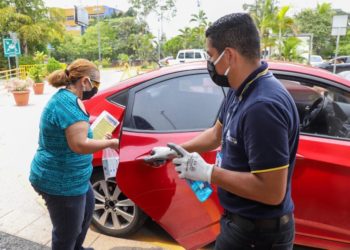Gobierno contrata servicios de taxi y Uber para el traslado de pacientes crónicos a centros médicos
