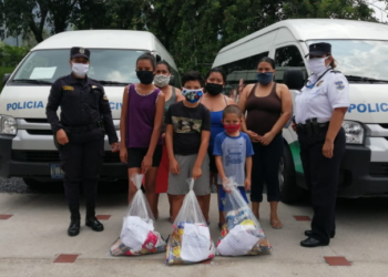 Policía entrega 400 canastas a participantes de la Liga Atlética Policial