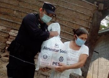PNC apoya entrega de paquetes de alimentos y agrícolas en San Salvador y La Libertad