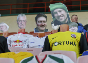 «Público de cartón» reemplazará a los aficionados en los estadios del mundo