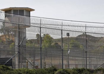 Reclusos de una prisión de California intentan contagiarse con coronavirus para forzar su liberación